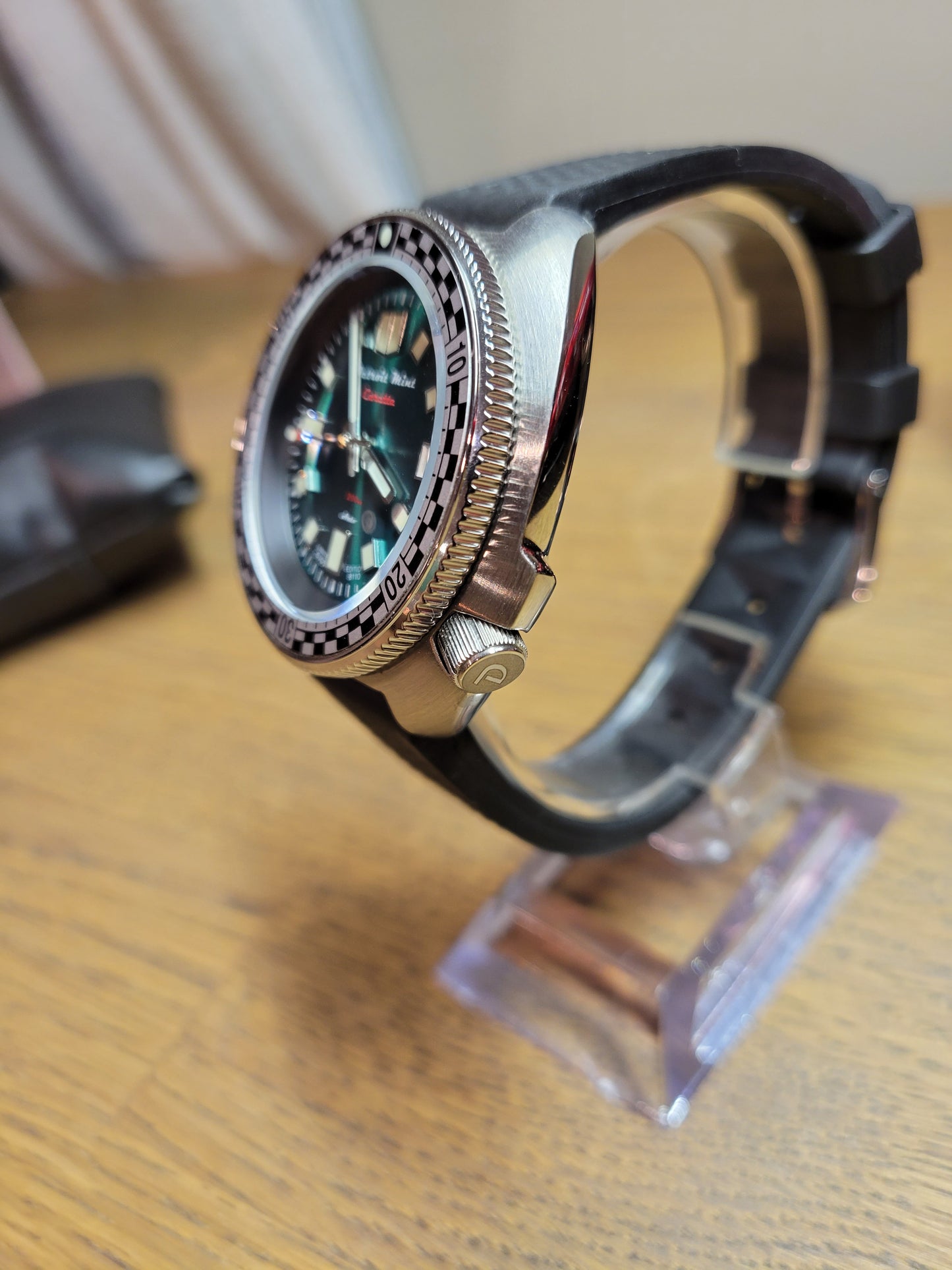 Detroit Mint Rally Diver Green Light